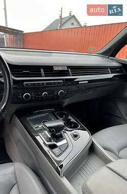 Внедорожник / Кроссовер Audi Q7 2017 в 
