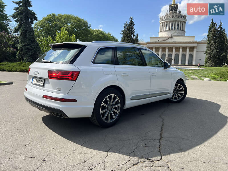 Позашляховик / Кросовер Audi Q7 2018 в Києві