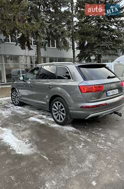Внедорожник / Кроссовер Audi Q7 2017 в 