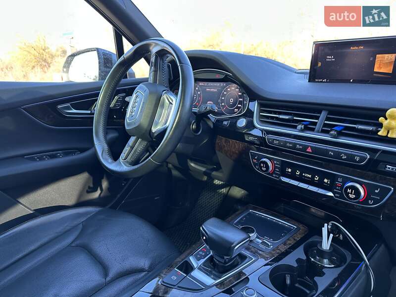 Позашляховик / Кросовер Audi Q7 2017 в Тернополі
