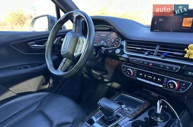 Внедорожник / Кроссовер Audi Q7 2017 в 