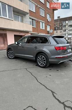 Внедорожник / Кроссовер Audi Q7 2017 в 