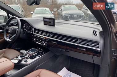 Внедорожник / Кроссовер Audi Q7 2016 в 