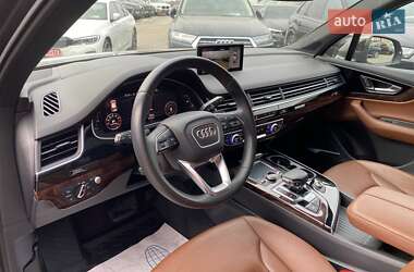 Внедорожник / Кроссовер Audi Q7 2016 в 