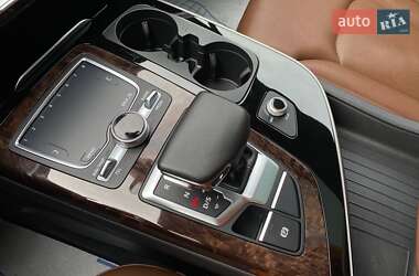 Внедорожник / Кроссовер Audi Q7 2016 в 