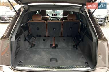 Внедорожник / Кроссовер Audi Q7 2016 в 