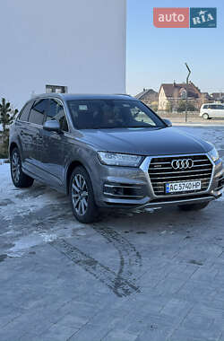 Позашляховик / Кросовер Audi Q7 2017 в 
