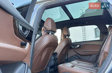 Позашляховик / Кросовер Audi Q7 2017 в 