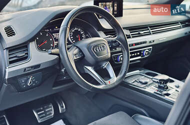 Внедорожник / Кроссовер Audi Q7 2017 в 