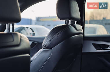 Внедорожник / Кроссовер Audi Q7 2017 в 