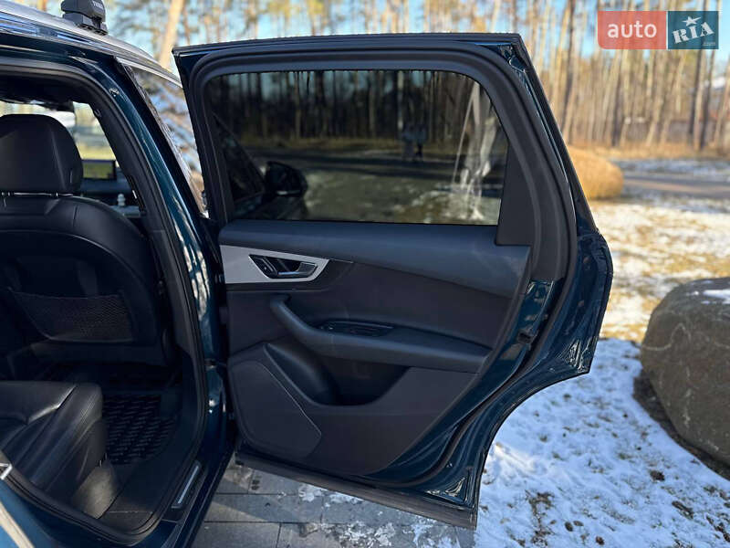 Позашляховик / Кросовер Audi Q7 2017 в Житомирі