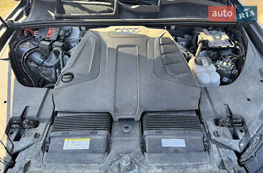 Позашляховик / Кросовер Audi Q7 2021 в 