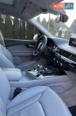 Внедорожник / Кроссовер Audi Q7 2018 в 