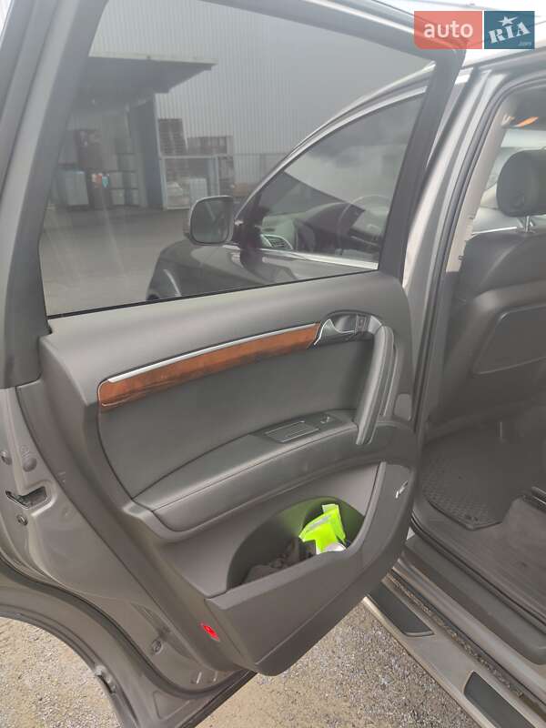 Внедорожник / Кроссовер Audi Q7 2010 в Харькове