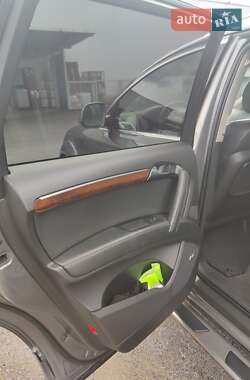 Внедорожник / Кроссовер Audi Q7 2010 в 