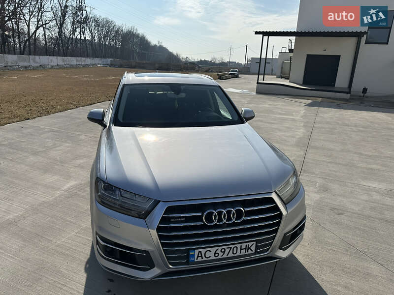 Внедорожник / Кроссовер Audi Q7 2015 в Луцке
