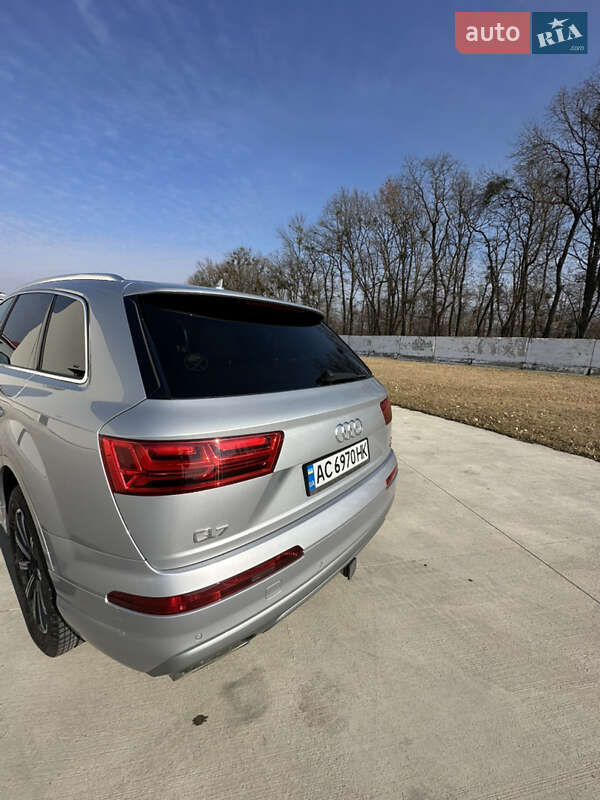 Внедорожник / Кроссовер Audi Q7 2015 в Луцке