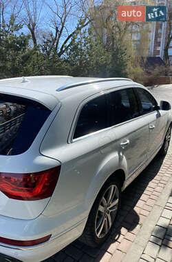 Позашляховик / Кросовер Audi Q7 2010 в 