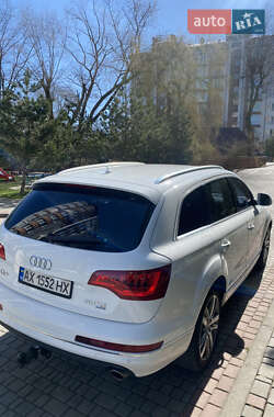 Позашляховик / Кросовер Audi Q7 2010 в 