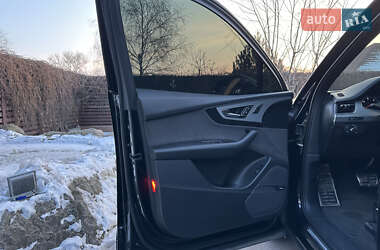 Внедорожник / Кроссовер Audi Q7 2016 в 