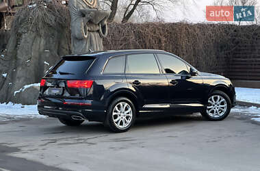 Внедорожник / Кроссовер Audi Q7 2016 в 