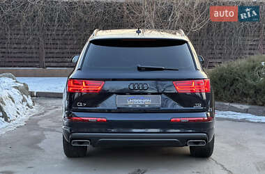 Внедорожник / Кроссовер Audi Q7 2016 в 