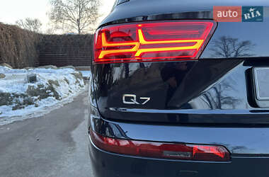 Внедорожник / Кроссовер Audi Q7 2016 в 