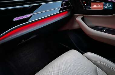 Позашляховик / Кросовер Audi Q7 2021 в 