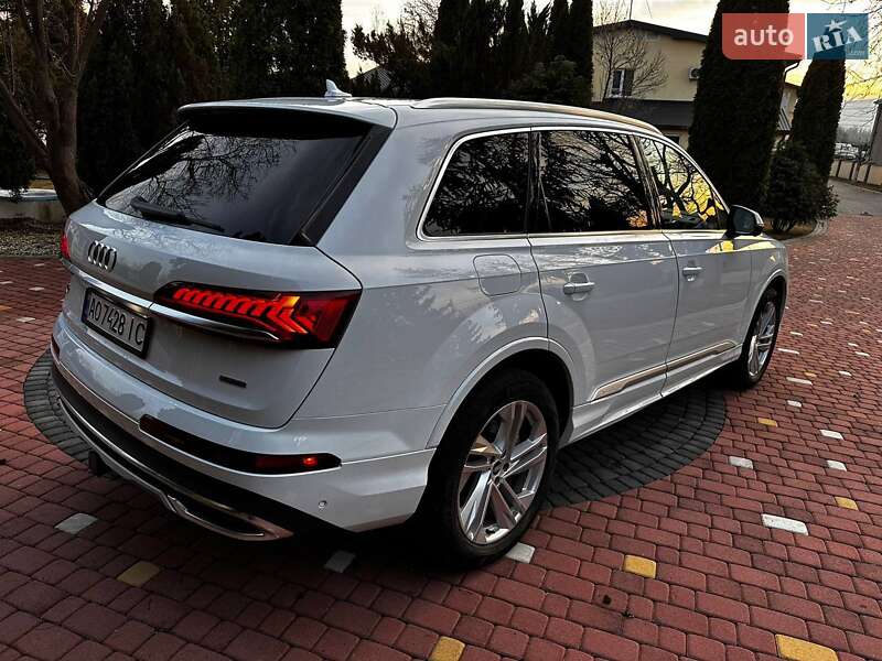 Внедорожник / Кроссовер Audi Q7 2021 в Хусте