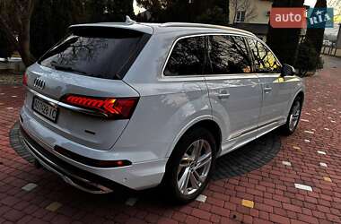 Позашляховик / Кросовер Audi Q7 2021 в 