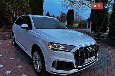Позашляховик / Кросовер Audi Q7 2021 в 