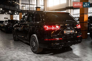 Внедорожник / Кроссовер Audi Q7 2018 в 