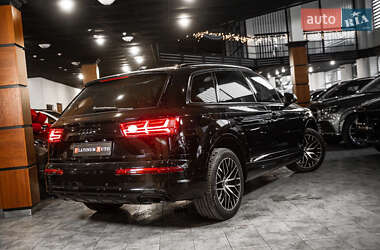 Внедорожник / Кроссовер Audi Q7 2018 в 
