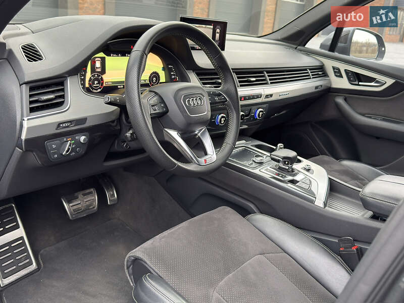 Внедорожник / Кроссовер Audi Q7 2015 в Черновцах