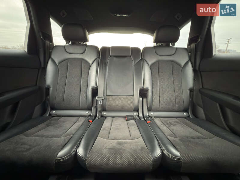 Внедорожник / Кроссовер Audi Q7 2015 в Черновцах