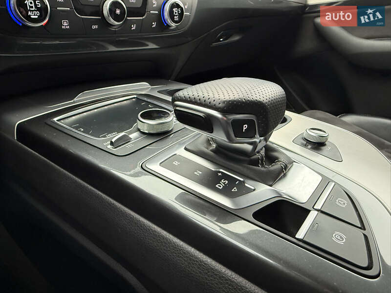 Внедорожник / Кроссовер Audi Q7 2015 в Черновцах