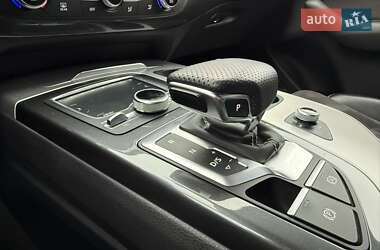 Внедорожник / Кроссовер Audi Q7 2015 в 