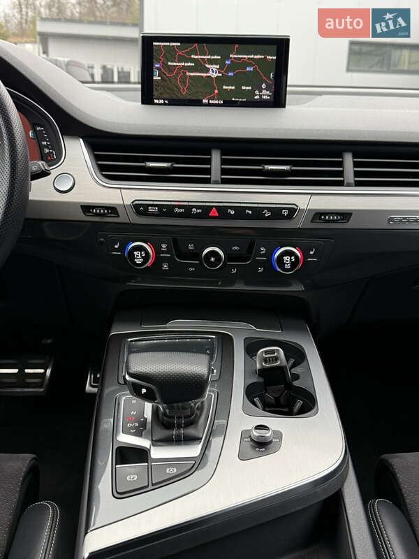 Внедорожник / Кроссовер Audi Q7 2015 в Черновцах