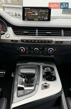 Внедорожник / Кроссовер Audi Q7 2015 в 