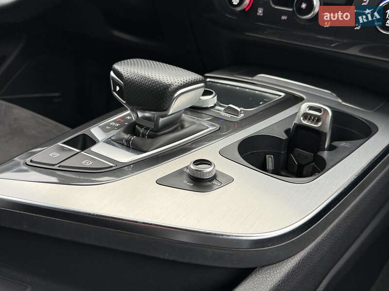 Внедорожник / Кроссовер Audi Q7 2015 в Черновцах