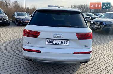 Внедорожник / Кроссовер Audi Q7 2016 в 