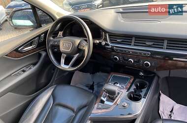 Внедорожник / Кроссовер Audi Q7 2016 в 