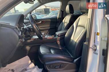Внедорожник / Кроссовер Audi Q7 2016 в 