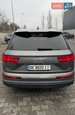Позашляховик / Кросовер Audi Q7 2015 в 