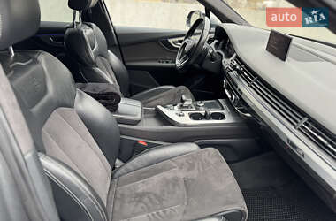 Позашляховик / Кросовер Audi Q7 2015 в 