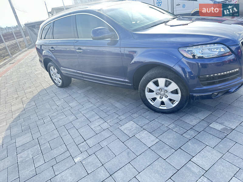 Позашляховик / Кросовер Audi Q7 2012 в Ужгороді
