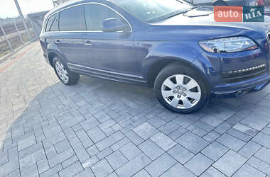 Позашляховик / Кросовер Audi Q7 2012 в 