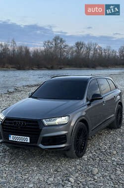 Внедорожник / Кроссовер Audi Q7 2016 в 
