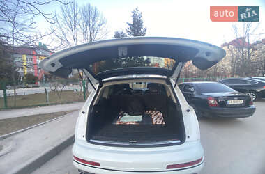 Внедорожник / Кроссовер Audi Q7 2015 в 