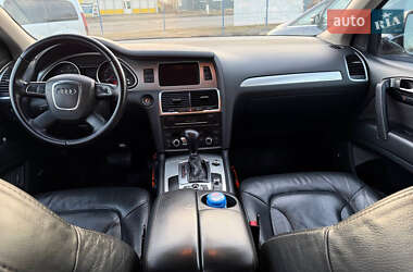 Позашляховик / Кросовер Audi Q7 2010 в 